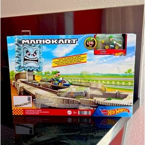 New HOTWHEELS super Mario Luigi race kart track